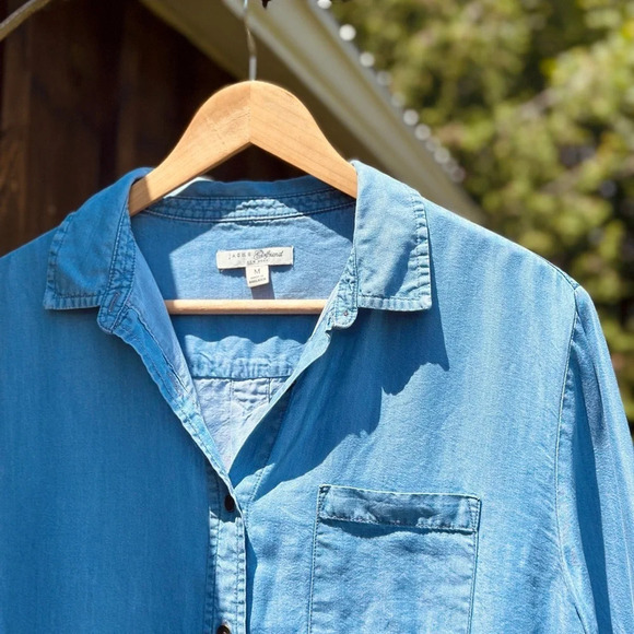 Jachs Girlfriend  Chambray button down Shirt - tagged M (measures S/M) - Picture 2 of 5